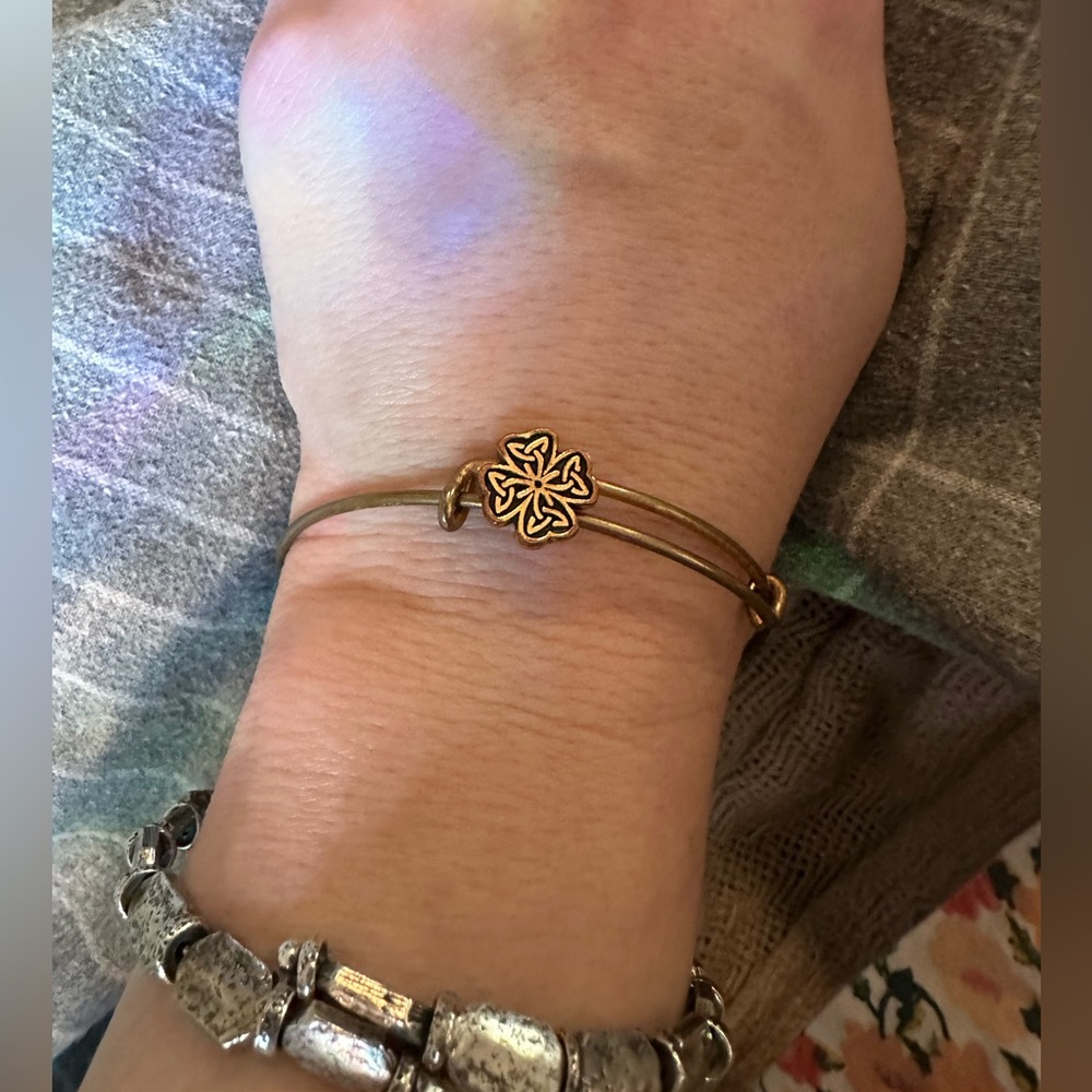 Alex and Ani Clover 🍀 Bracelet